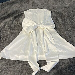 Like new babyboo white bow dress satin XS